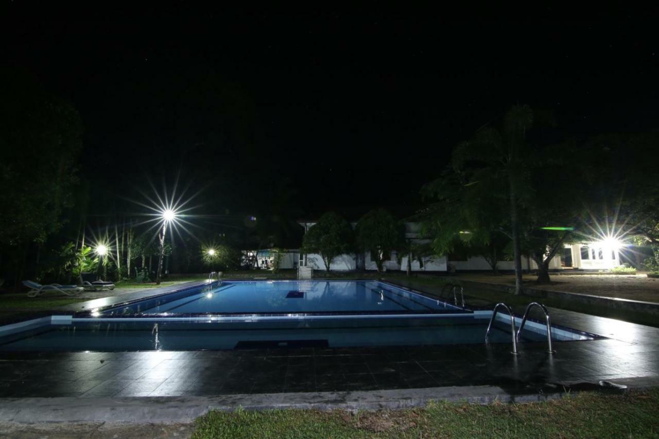 Randiyaepiliyagoda Resort Avissawella Exterior foto